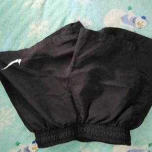 Girls medium nike shorts